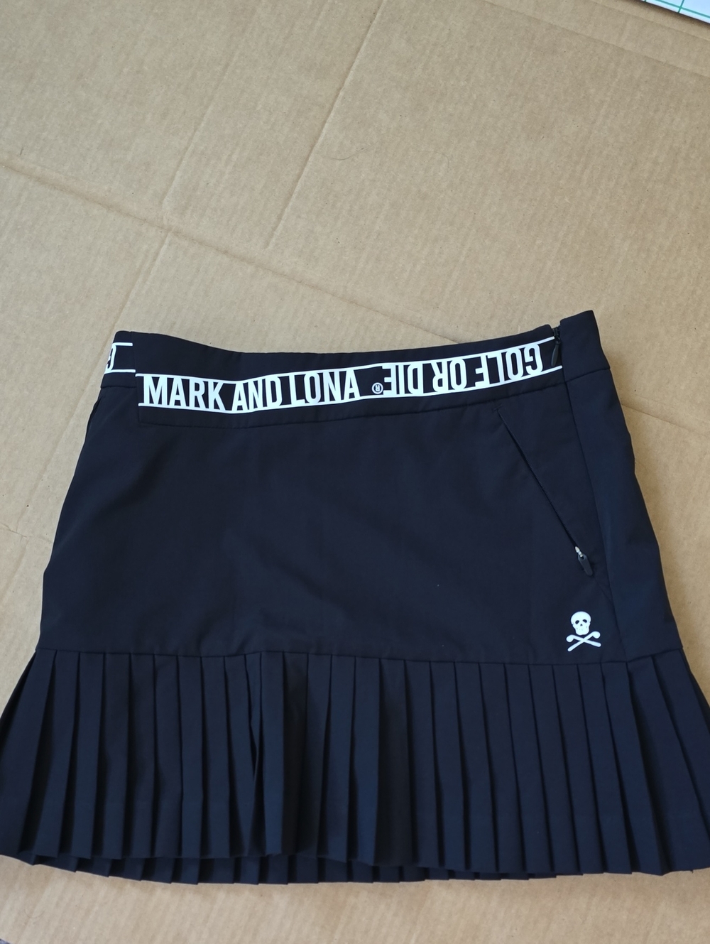 Mark & Lona black golf skort with pleats/skull-XS